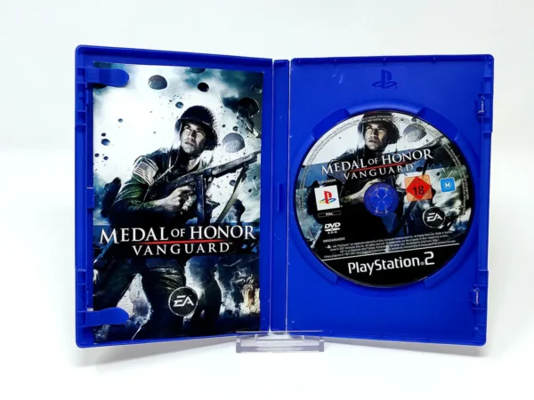 Interior del juego Medal of Honor: Vanguard (ITA) para PlayStation 2 con disco y manual
