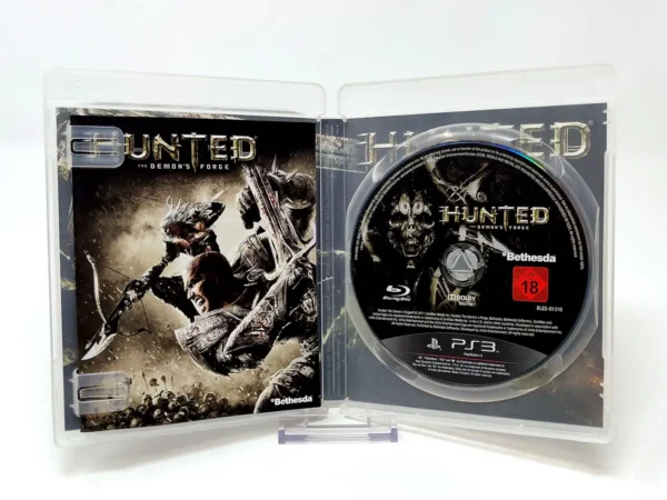 Interior del juego Hunted: The Demon's Forge (ESP) para PlayStation 3 con disco y manual