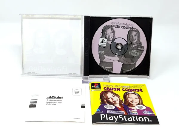 Interior del juego Mary-Kate and Ashley: Crush Course (UK) para PlayStation 1 con disco y manual
