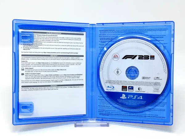 Interior del juego F1 23 (EUR) para PlayStation 4 con disco y manual