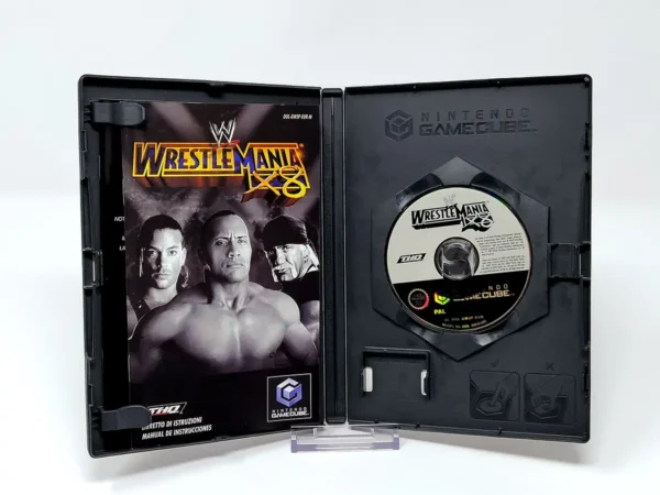 Interior del juego WWE WrestleMania X8 (ESP) para Nintendo GameCube con disco y manual