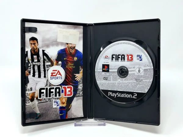 Interior del juego FIFA 13 (ITA) para PlayStation 2 con disco y manual