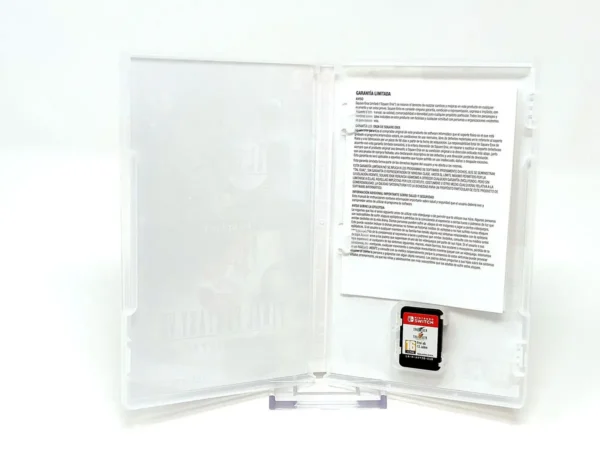 Interior del juego Final Fantasy VII & VIII Remastered Twin Pack (ESP) para Nintendo Switch con disco y manual