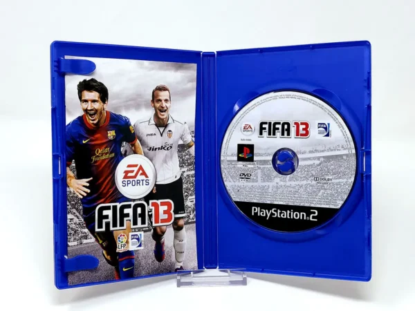 Interior del juego FIFA 13 (ESP) para PlayStation 2 con disco y manual