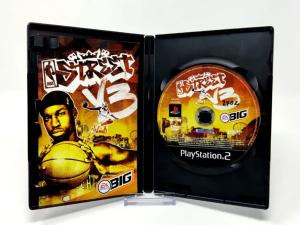Interior del juego NBA Street V3 (ESP) para PlayStation 2 con disco y manual