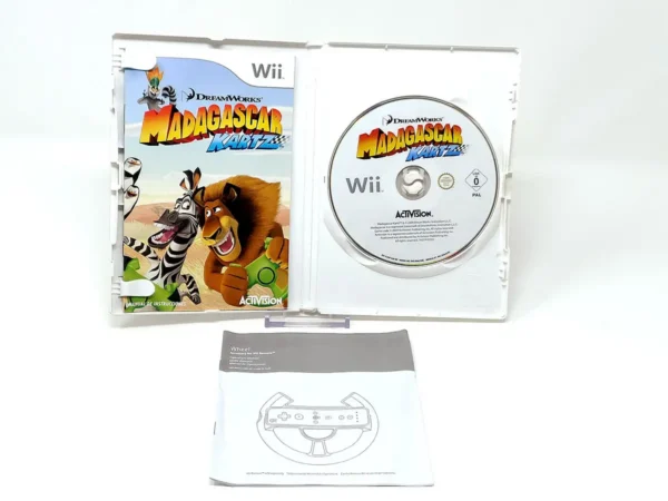 Interior del juego Madagascar Kartz (ESP) para Nintendo Wii con disco y manual