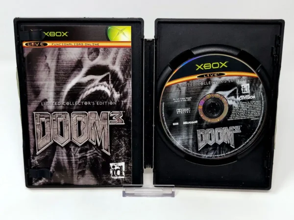Interior del juego DOOM 3 (Limited Collector's Edition) (ESP) para XBOX con disco y manual