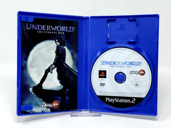 Interior del juego Underworld: The Eternal War (ESP) para PlayStation 2 con disco y manual