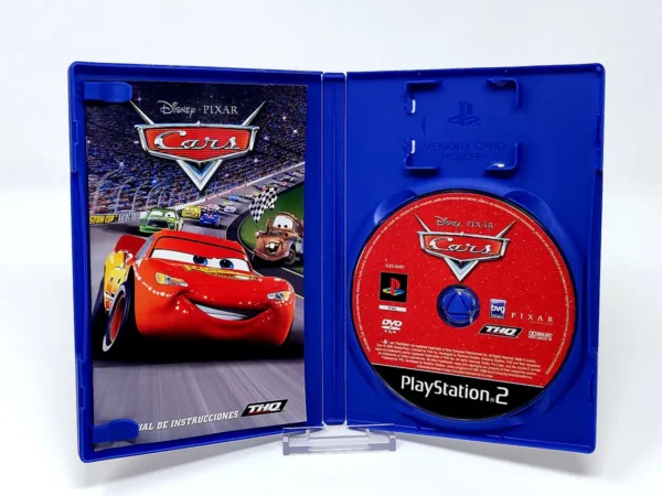Interior del juego Disney/Pixar Cars (ESP) para PlayStation 2 con disco y manual