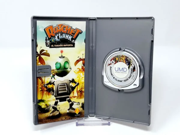Interior del juego Ratchet & Clank: El Tamaño Importa (ESP) (Platinum) para PSP con disco y manual