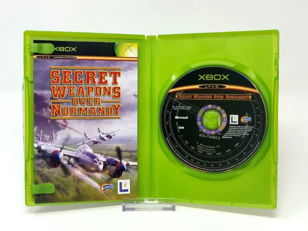 Interior del juego Secret Weapons over Normandy (ITA) para XBOX con disco y manual