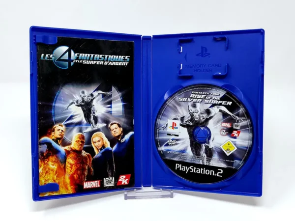 Interior del juego Les Quatre Fantastiques Et Le Surfer D'Argent (FRA) (Rebajado) para PlayStation 2 con disco y manual