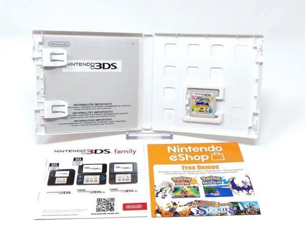 Interior del juego Kirby Triple Deluxe (ESP) para Nintendo 3DS con disco y manual