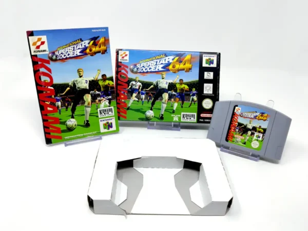 Interior del juego International Superstar Soccer 64 (ESP) para Nintendo 64 con disco y manual