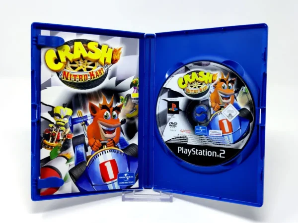 Interior del juego Crash Nitro Kart (ESP) para PlayStation 2 con disco y manual