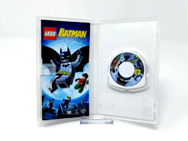 Interior del juego LEGO Batman: The Videogame (ESP) (Essentials) para PSP con disco y manual