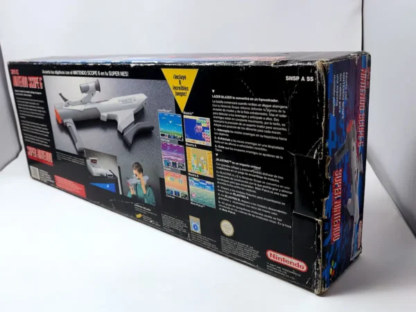 Interior del juego Nintendo Scope 6 (ESP) para Nintendo SNES con disco y manual
