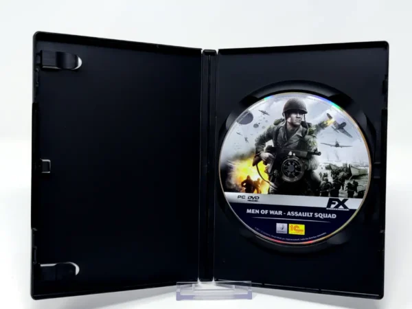 Interior del juego Men of War: Assault Squad (ESP) para PC con disco y manual