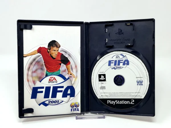 Interior del juego FIFA 2001 (POR) para PlayStation 2 con disco y manual