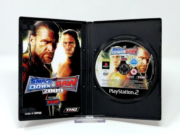 Interior del juego WWE SmackDown vs. Raw 2009 (FRA) para PlayStation 2 con disco y manual