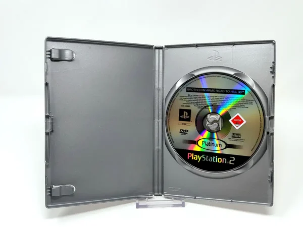 Interior del juego Brothers in Arms: Road to Hill 30 (ITA) (Platinum) (Rebajado) para PlayStation 2 con disco y manual