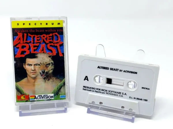 Interior del juego Altered Beast (SEGA) para Sinclair ZX Spectrum con disco y manual