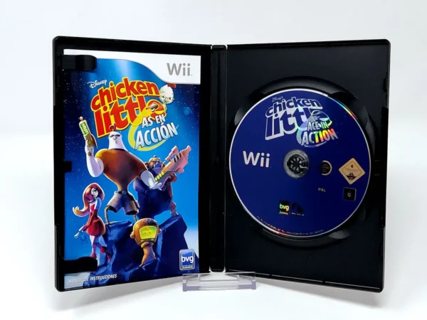 Interior del juego Chicken Little: As en Acción (ESP) para Nintendo Wii con disco y manual