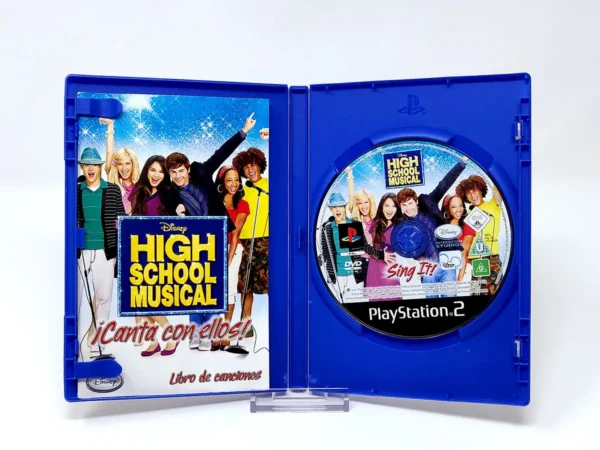 Interior del juego Disney High School Musical: Canta con Ellos (ESP) para PlayStation 2 con disco y manual