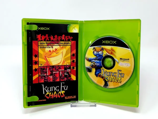 Interior del juego Kung Fu Chaos (ESP) para XBOX con disco y manual