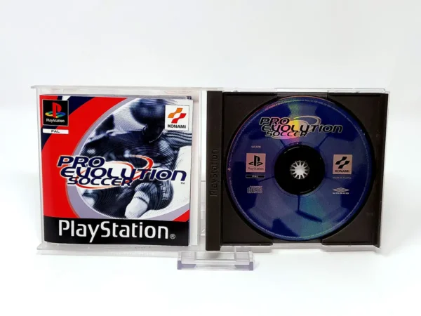 Interior del juego Pro Evolution Soccer (ESP) para PlayStation 1 con disco y manual