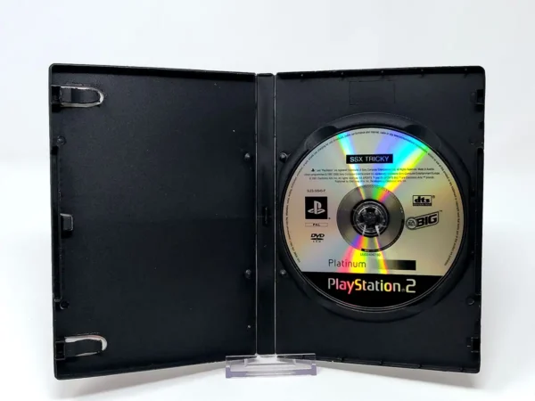 Interior del juego SSX Tricky (UK) (Platinum) (Versión 2) (Rebajado) para PlayStation 2 con disco y manual