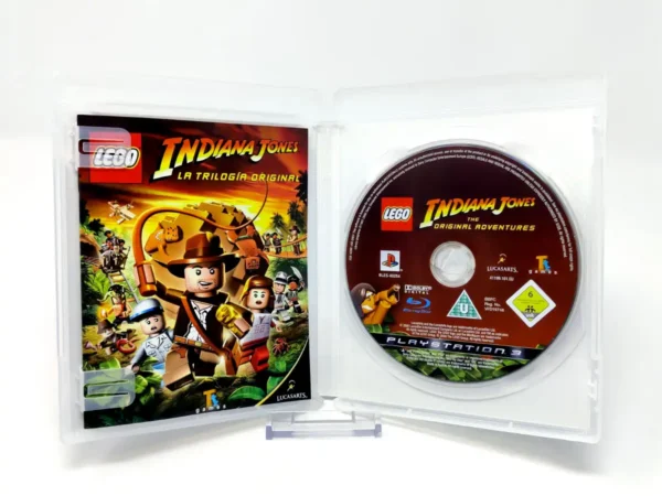 Interior del juego LEGO Indiana Jones: La Trilogía Original (ESP) para PlayStation 3 con disco y manual