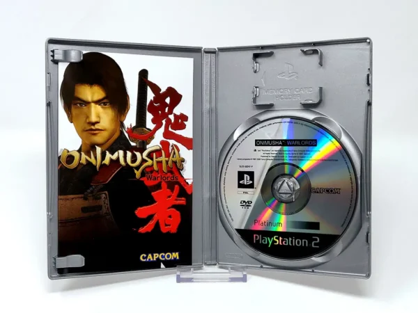 Interior del juego Onimusha: Warlords (ESP) (Platinum) para PlayStation 2 con disco y manual