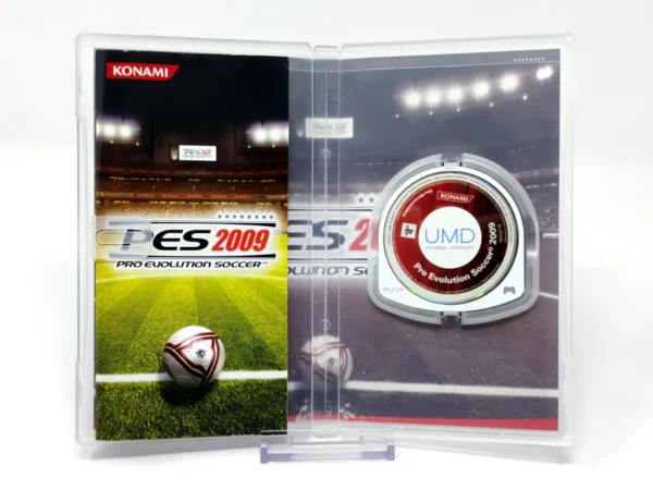 Interior del juego PES 2009: Pro Evolution Soccer (UK) para PSP con disco y manual