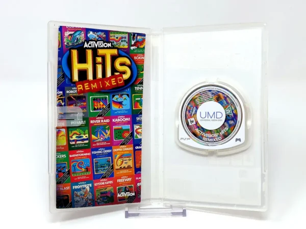 Interior del juego Activision Hits Remixed (ESP) para PSP con disco y manual