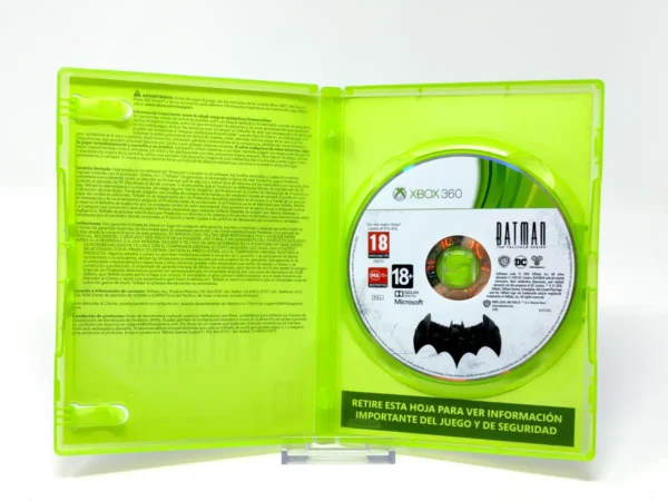 Interior del juego Batman: The Telltale Series (ESP) para XBOX 360 con disco y manual