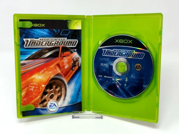 Interior del juego Need for Speed: Underground (UK) para XBOX con disco y manual