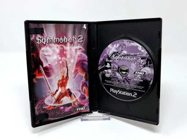 Interior del juego Summoner 2 (ITA) para PlayStation 2 con disco y manual