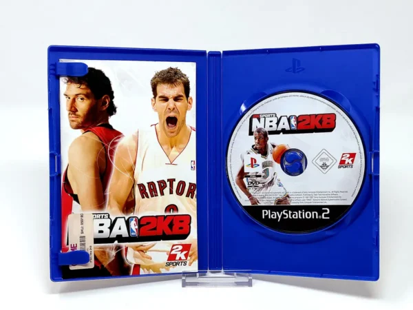 Interior del juego NBA 2K8 (ESP) para PlayStation 2 con disco y manual
