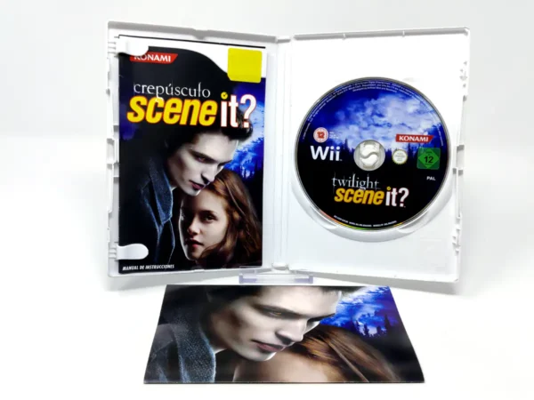 Interior del juego Scene It? Crepúsculo (ESP) (Rebajado) para Nintendo Wii con disco y manual