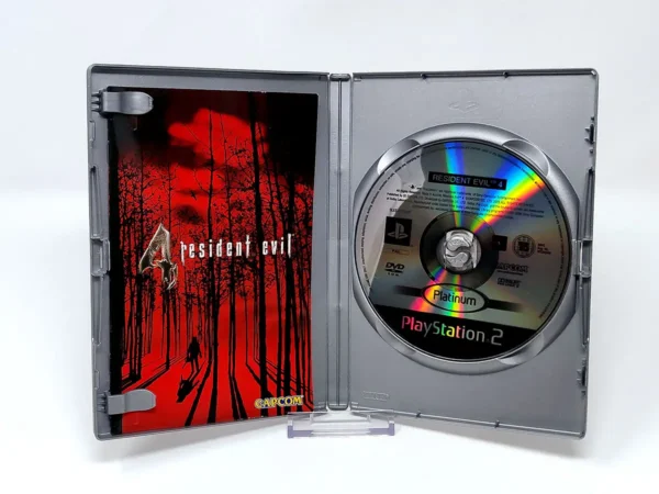 Interior del juego Resident Evil 4 (ESP) (Platinum) para PlayStation 2 con disco y manual