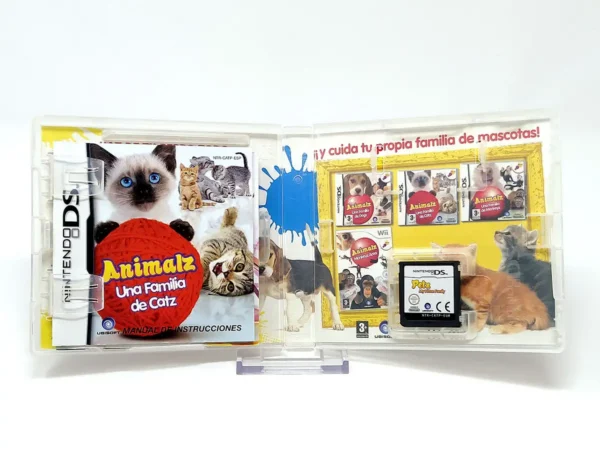 Interior del juego Animalz: Una Familia de Catz (ESP) para Nintendo DS con disco y manual