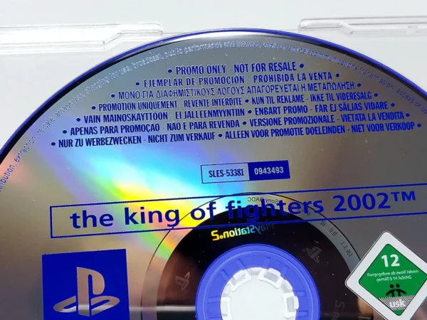 Interior del juego The King of Fighters 2002 (EUR) (Promo) para PlayStation 2 con disco y manual