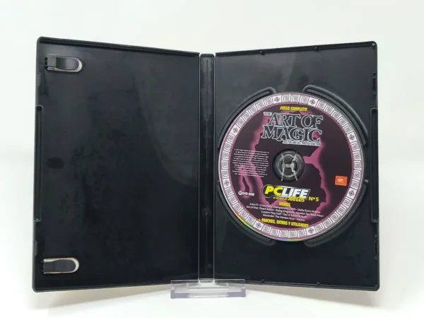 Interior del juego Magic & Mayhem:  The Art of Magic (ESP) para PC con disco y manual