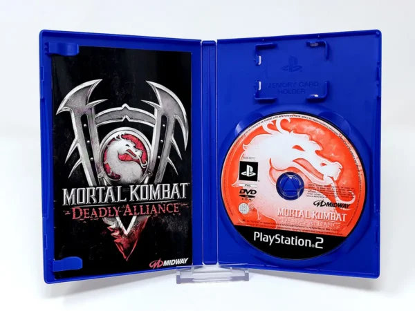 Interior del juego Mortal Kombat: Deadly Alliance (ESP) para PlayStation 2 con disco y manual