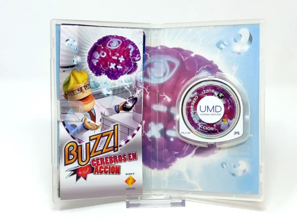 Interior del juego Buzz! Cerebros en Acción (ESP) para PSP con disco y manual