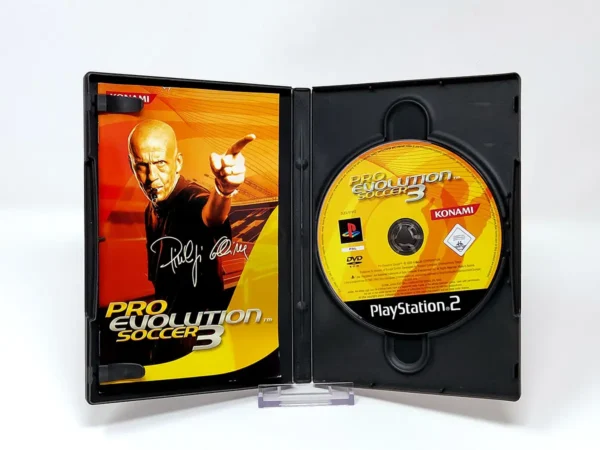 Interior del juego Pro Evolution Soccer 3 (FRA) para PlayStation 2 con disco y manual