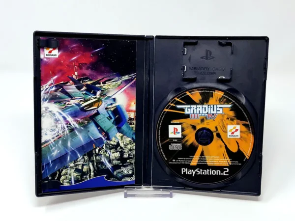 Interior del juego Gradius III and IV (ESP) para PlayStation 2 con disco y manual