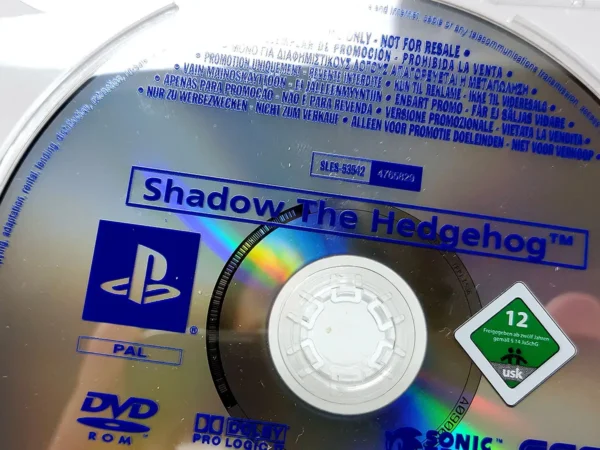 Interior del juego Shadow the Hedgehog (EUR) (Promo) para PlayStation 2 con disco y manual