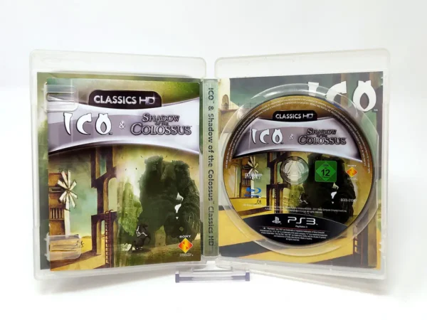 Interior del juego Ico & Shadow of the Colossus (ESP) (Classics HD) para PlayStation 3 con disco y manual